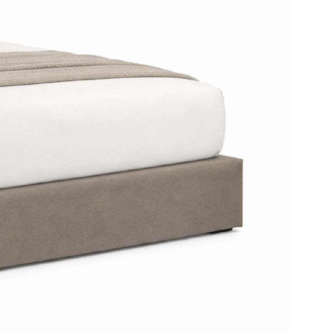 CORIANA Bed (Brown)